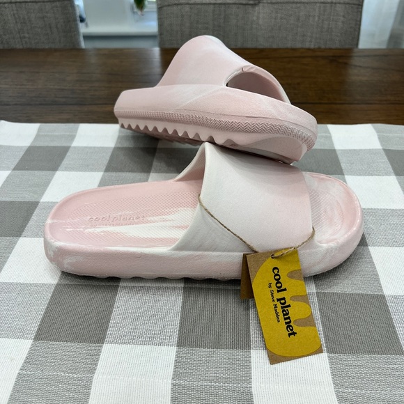 COOL PLANET By Steve Madden Cloud Slides Nude Multi - Picture 2 of 7